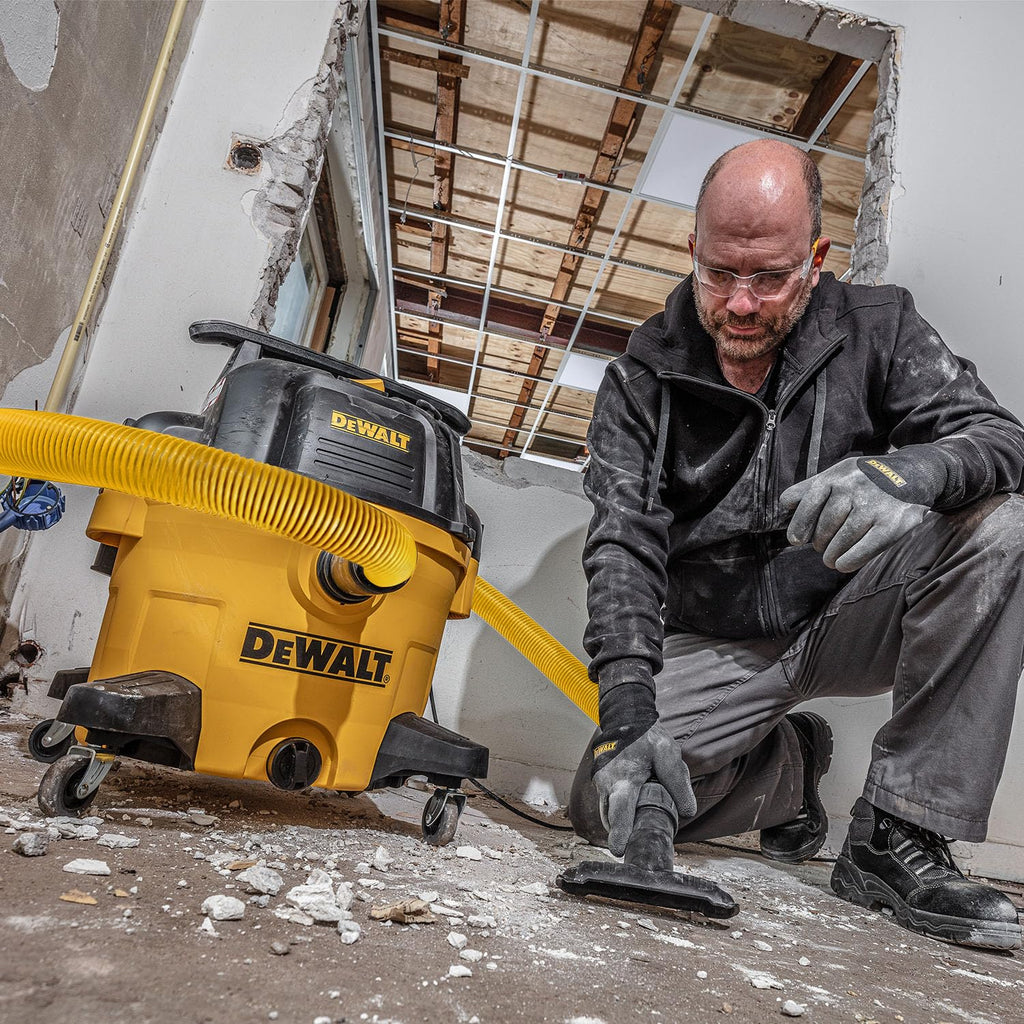 16 Gal Wet and Dry Shop Vacuum with Blower D5718